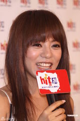 组图：丁当将发新专辑 被恐怖箱吓到尖叫