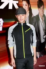 幻灯:《谈情说案》收视喜人摆酒庆贺 林峰拥抱杨怡