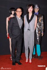 幻灯：张学友新专辑销量破20万 邀杜鹃合演MV