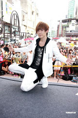 高清组图：唐禹哲挥汗劲舞大声宣布I'm Back