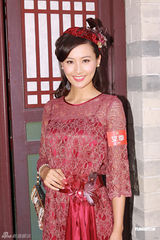 幻灯：刘璇首拍TVB剧众星拱月 不熟粤语助手翻译 