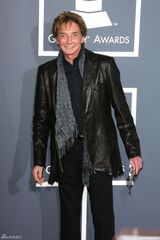 高清图：格莱美红毯 巴瑞-马尼洛酷劲皮装风头正劲