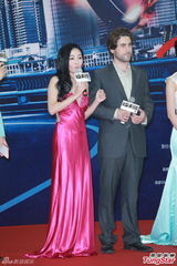 组图：杨玉梅与孙兴合作新片 谈及离世父亲落泪