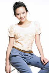 组图：解惠清时尚写真曝光 干练中不失优雅