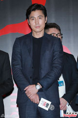 组图：张震郑雨盛执导电影 王家卫捧场