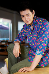 组图：王雨雅痞写真彰显文艺本色