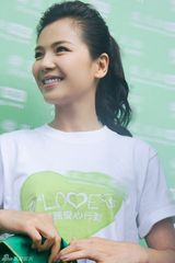 组图：刘涛荒岛植树做公益 陷淤泥蚊虫叮咬不在乎