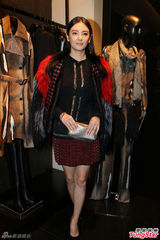 组图：张雨绮蕾丝透视装亮相 露黑色BRA诱惑