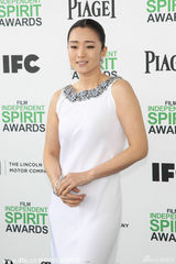 巩俐白裙女神范挽里维斯开奖 与陈哲艺热聊(图)