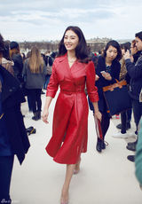 组图：张雨绮红装秀发刚柔并济被赞东方尤物