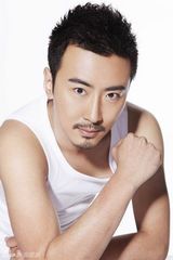 组图：高梓淇拍摄全新写真 性格胡须造型曝光