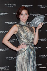 组图：林志玲长裙亮相否认整容 胡兵做电影监制