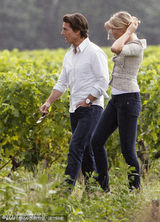 幻灯图：阿汤哥与迪亚兹宣传新片 伦敦郊外共享浪漫