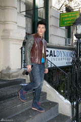 组图：李晨浩纽约街拍记录独闯时装周瞬间