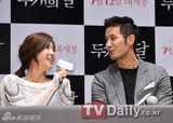组图：《两个月亮》试映朴寒星金基石亲密互动