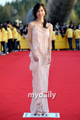 组图：郑日宇李彩英等出席韩国全州电影节开幕式