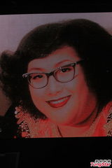 组图：汤宝如红磡体育馆开唱众星捧场