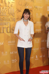 组图：Angelababy美艳秀香肩 张亮吴奇隆拼人气