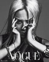 高清图：G-DRAGON携超模拍写真 裸上身破格拉风