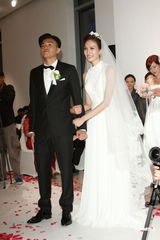 组图：纪文蕙大婚性感露半球 曾之乔杨佑宁也想婚