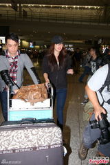 组图：乐基儿低调返港 仅为工作逗留十天