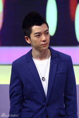 组图：《一起音乐吧》90后歌迷疯狂示爱