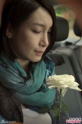 组图：秦海璐《圣诞玫瑰》剧照曝光 入戏太深