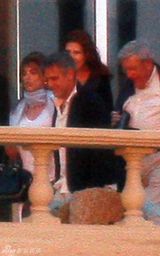 高清组图：乔治-克鲁尼携性感女友墨西哥度假