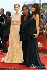 组图：《莎乐美》首映 导演帕西诺携小女友现身