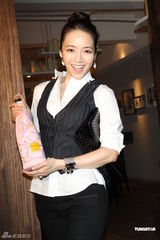 组图：天心称片酬不会因获奖增加 侯佩岑带香槟庆功