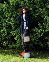 高清组图：韩星徐孝琳写真春意盎然爆炸头俏皮