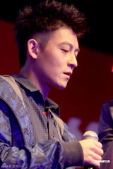 组图：陈冠希现身京城任表演嘉宾 艳照门曾一度迷失