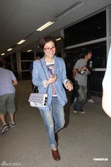 高清图：郑秀文许志安回港 澄清求婚“造人”话题