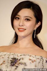 组图：《登陆之日》东京记者会 范冰冰古典薄纱亮相