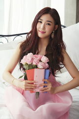 高清组图：少时Tiffany拍写真 尽展粉红女人味