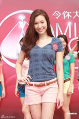 组图：参选港姐绯闻不断 钟丽担心艳照影响比赛