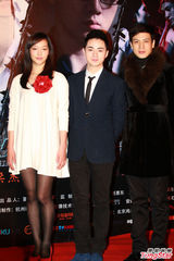 组图：余少群亮相惊悚大片《地下室惊魂》 蓝燕同台