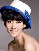 高清图：贾青写真秀清爽短发 秀俏皮可爱气质