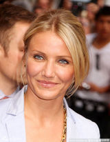 幻灯图集：克鲁斯迪亚兹宣传新片 双着白衣似情侣