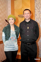 组图：李居明新剧《蝶海情僧》 亲邀盖鸣晖主演