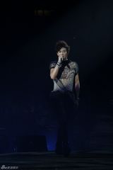 组图：陈晓东首穿渔网透视装HIGH爆全场