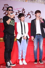 组图：吴建豪新剧首播 俊昊友情站台送礼物