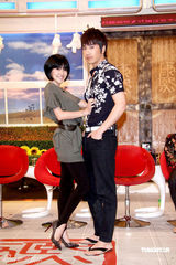 高清图：《艋舺》剧组上康熙 赵又廷阮经天玩亲嘴