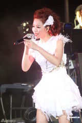 组图：A-Lin台北唱天后歌 大秀120公分修长美腿