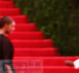 组图：碧昂斯戒指掉落 Jay-Z帮捡帮戴恩爱十足