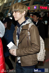 组图：SJ少女时代f(x)等赴新加坡准备家族巡演