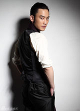 组图：石铭熙窈窕情调写真硬朗不羁