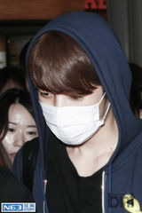 组图：Infinite返韩略显疲惫 新专辑推后发行