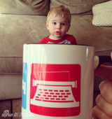 组图：杯子宝宝创意照走红 妈妈齐呼卡哇伊