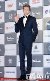 组图：群星闪耀第18届釜山国际电影节红地毯